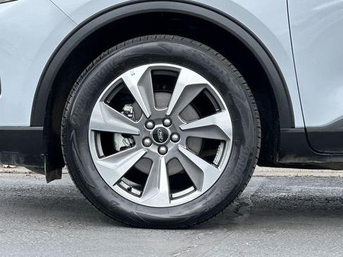 Certified 2025 Ford Escape Platinum image 27