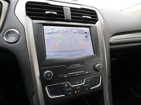 Used 2020 Ford Fusion SE image 27