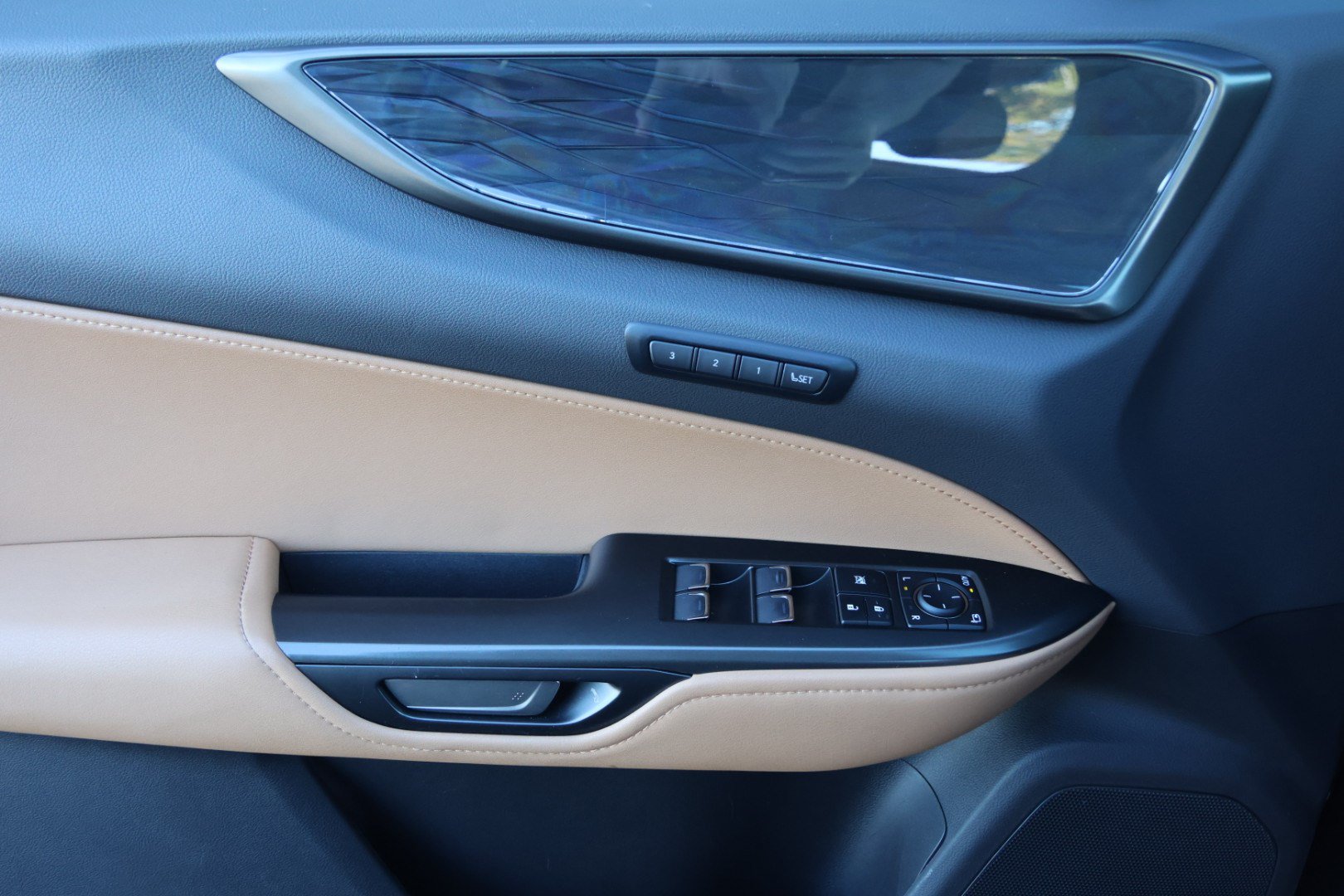 Certified 2024 Lexus NX 250 FWD image 12