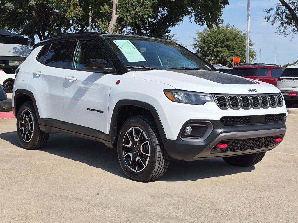Used 2025 Jeep Compass Trailhawk AWD/4WD image 12