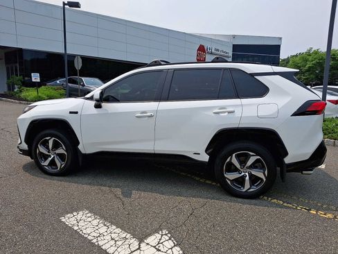Used 2023 Toyota RAV4 SE w/ Weather & Moonroof Package AWD/4WD image 4