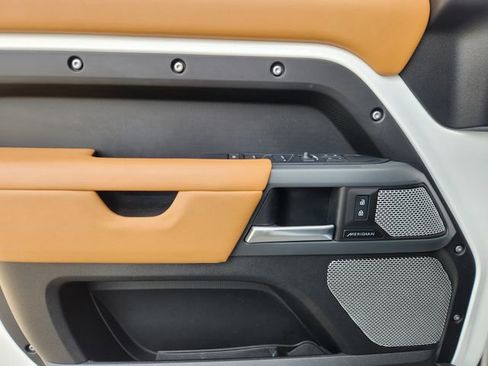 Used 2024 Land Rover Defender 130 X-Dynamic SE image 22