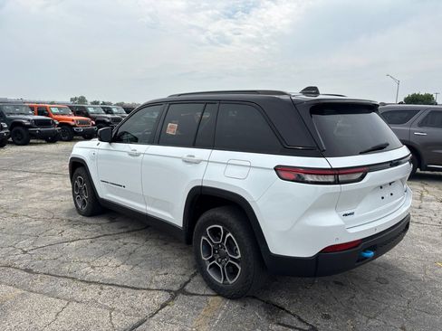 Used 2022 Jeep Grand Cherokee Trailhawk AWD/4WD image 8