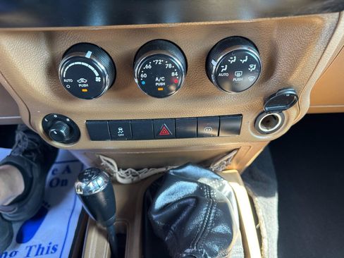 Used 2012 Jeep Wrangler Unlimited Sahara w/ Connectivity Group AWD/4WD image 42