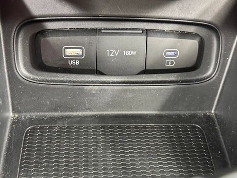 Used 2025 Hyundai Venue SEL FWD image 27