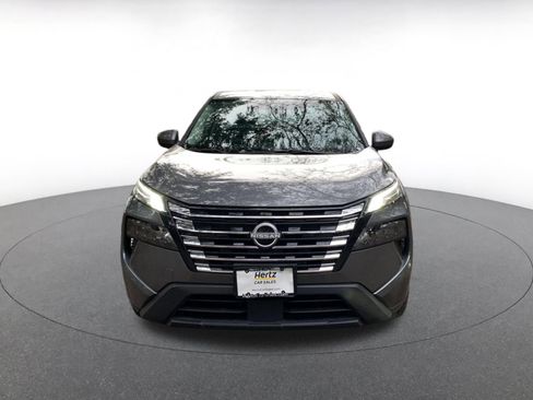 Used 2025 Nissan Rogue SV image 2