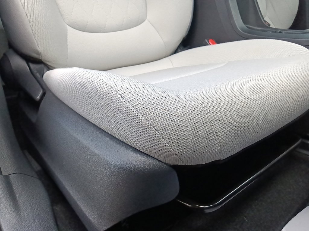 Used 2025 Toyota Corolla Cross L FWD image 31