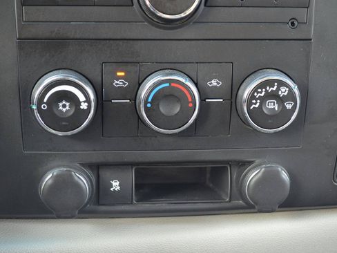 Used 2011 Chevrolet Silverado 2500 LT w/ Convenience Package AWD/4WD image 18