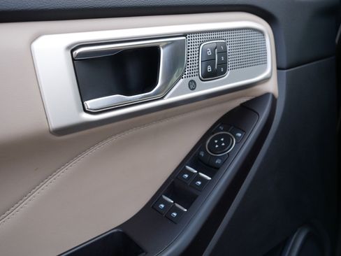 Used 2020 Ford Explorer Limited image 15