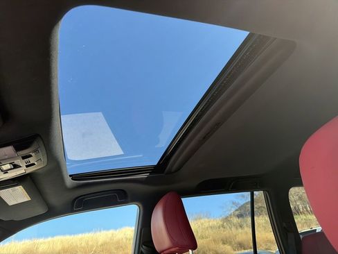 Used 2022 Lexus GX 460 Premium w/ Premium Package image 23