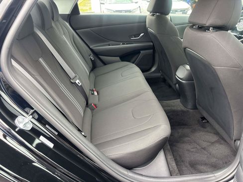 Certified 2023 Hyundai Elantra SEL w/ Preferred Accessory Package FWD image 12