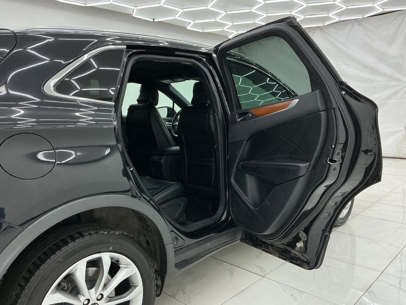 Used 2019 Lincoln MKC Select w/ Select Plus Package AWD/4WD image 23