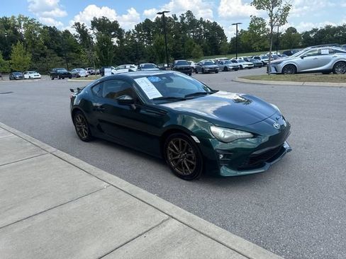 Used 2020 Toyota 86 RWD image 6
