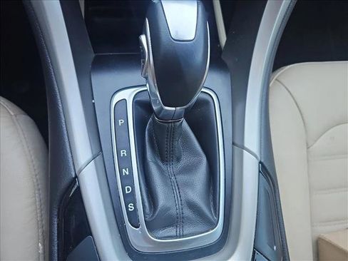 Used 2015 Ford Fusion SE w/ Equipment Group 202A image 17