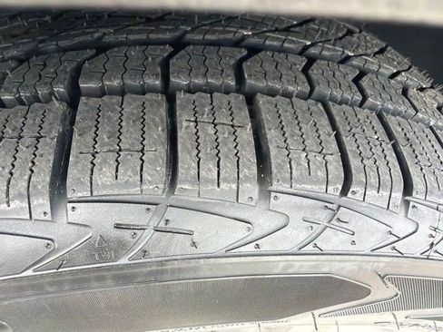 Used 2021 Buick Encore GX Essence w/ Experience Buick Package FWD image 9