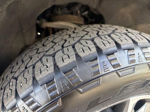 Used 2023 Chevrolet Silverado 1500 LT image 27