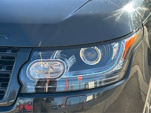 Used 2017 Land Rover Range Rover HSE image 28