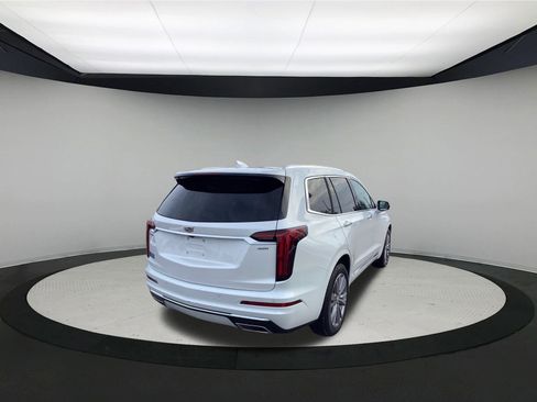 Used 2025 Cadillac XT6 Premium Luxury image 8