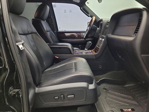 Used 2016 Lincoln Navigator Select image 21