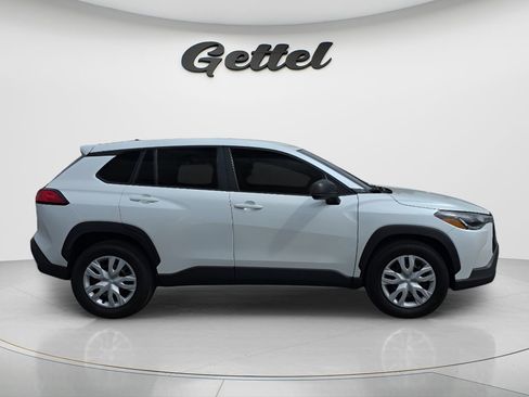 Used 2025 Toyota Corolla Cross L image 16