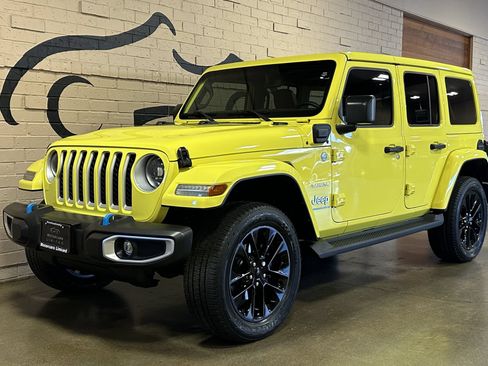 Used 2023 Jeep Wrangler Unlimited Sahara w/ Cold Weather Group AWD/4WD image 9
