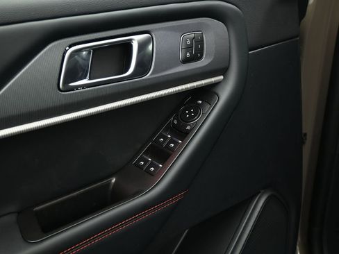 New 2026 Ford Explorer ST-Line w/ ST-Line Street Pack image 9