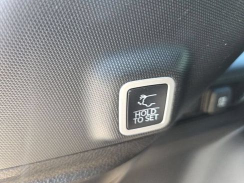 Used 2024 Jeep Grand Cherokee Altitude AWD/4WD image 7