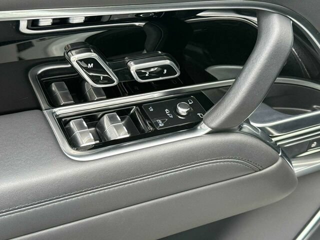 Used 2023 Land Rover Range Rover SE AWD/4WD image 12