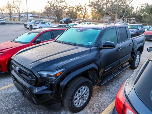 Used 2025 Toyota Tacoma SR5 w/ SR5 Upgrade Package image 3