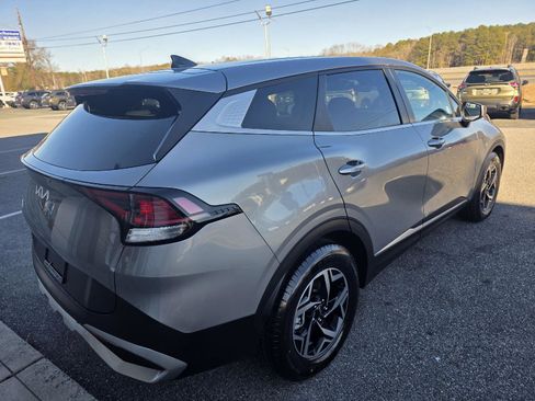 Used 2024 Kia Sportage LX image 5