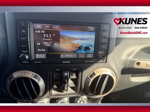 Used 2016 Jeep Wrangler Unlimited Sahara image 14