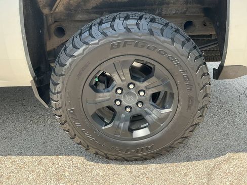 Used 2018 Chevrolet Silverado 1500 LT w/ All Star Edition AWD/4WD image 10