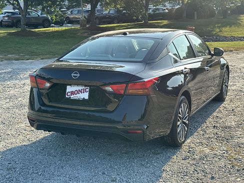 Used 2025 Nissan Altima 2.5 SV FWD image 5