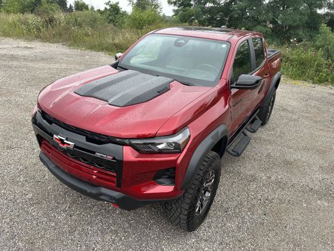 Used 2026 Chevrolet Colorado ZR2 w/ Technology Package AWD/4WD image 13