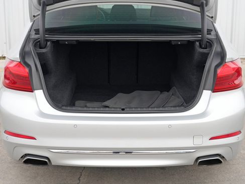 Used 2017 BMW 540i xDrive image 9