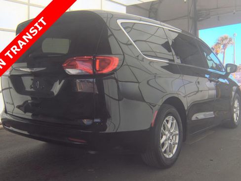 Used 2024 Chrysler Voyager LX FWD image 5