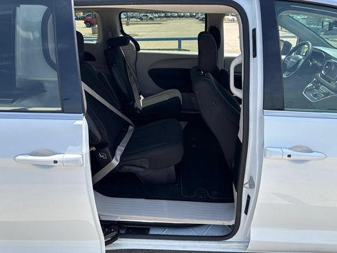 Used 2023 Chrysler Voyager LX FWD image 12
