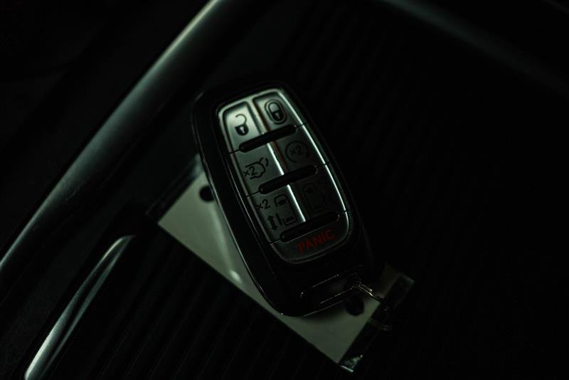 Used 2024 Chrysler Pacifica Touring-L FWD image 21