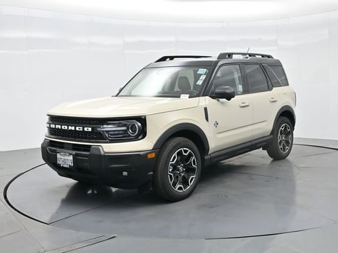 Used 2025 Ford Bronco Sport Outer Banks w/ Outer Banks Tech Package+ image 2