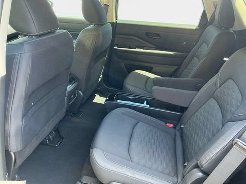 Used 2023 Nissan Pathfinder SV w/ SV Premium Package AWD/4WD image 15