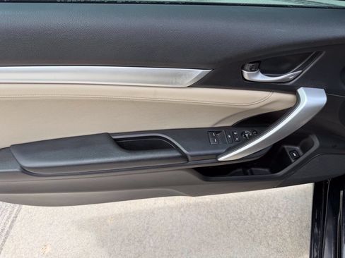 Used 2018 Honda Civic EX-L image 24