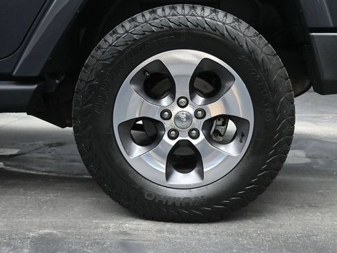Used 2017 Jeep Wrangler Unlimited Sahara w/ Dual Top Group AWD/4WD image 12