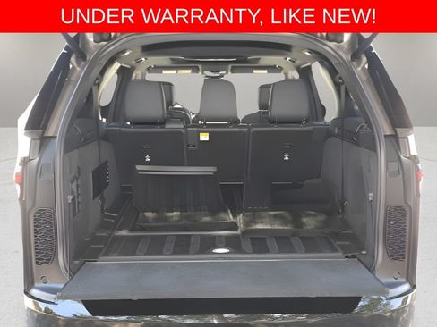 Used 2025 Land Rover Discovery Dynamic SE AWD/4WD image 15