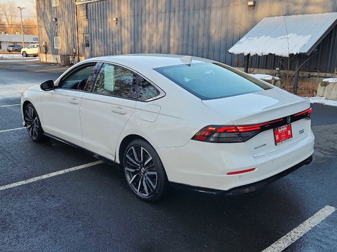 Used 2024 Honda Accord Touring image 6