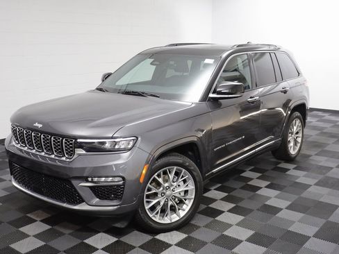 Used 2025 Jeep Grand Cherokee Summit image 2