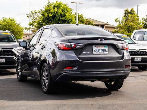 Used 2019 Toyota Yaris LE FWD image 4