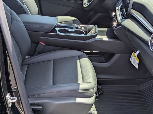 New 2026 Chevrolet Equinox LT w/ Convenience Package II FWD image 22