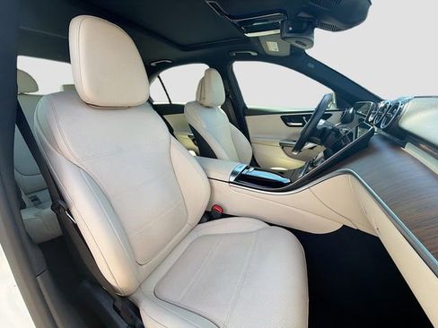 Used 2025 Mercedes-Benz C 300 4MATIC Sedan image 16