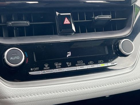 Used 2025 Toyota Corolla SE image 16