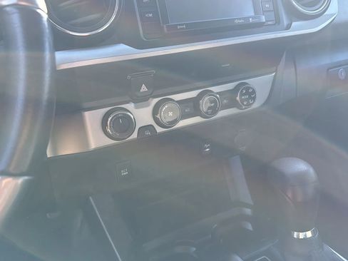Used 2017 Toyota Tacoma 4x4 Access Cab image 11